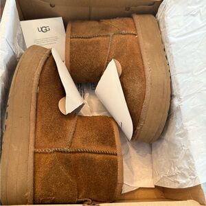 UGG Kids Classic Mini Platform Boots – Chestnut – Size 2 (w/ box)